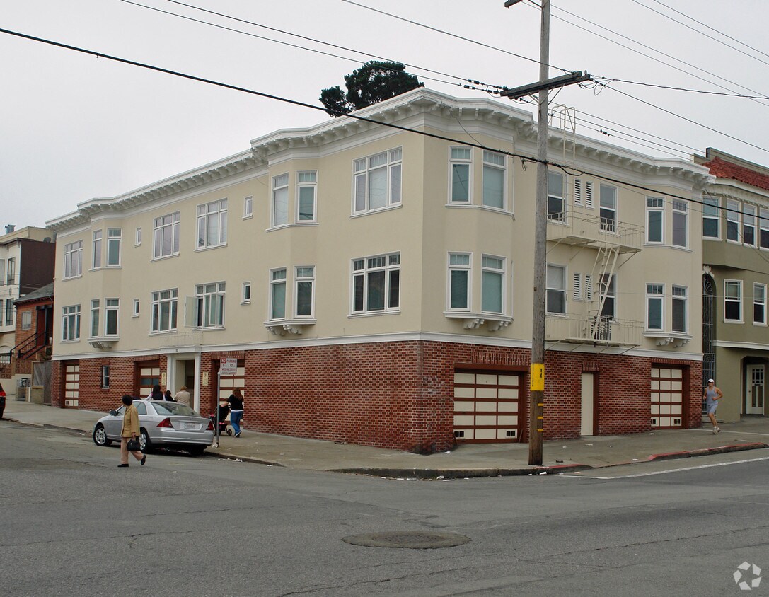 Building Photo - 301 18th Ave