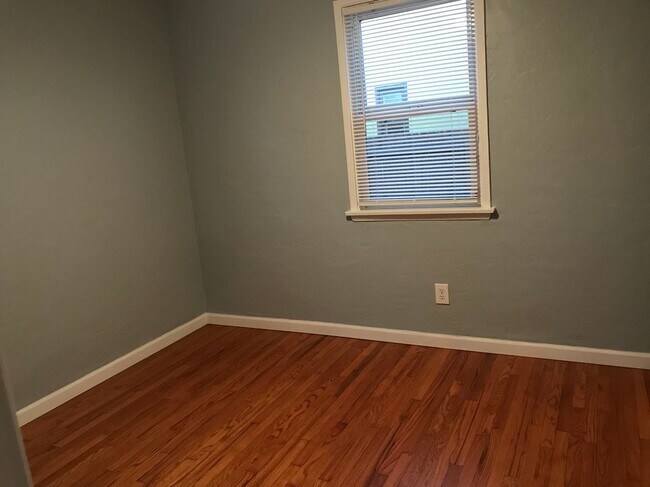 Foto del edificio - 3752 Meade Ave