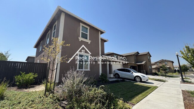 Photo - Still looks new. 4-bedroom home in North N...