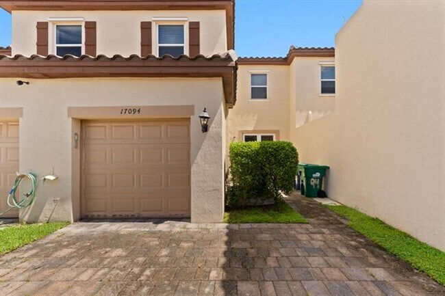Foto del edificio - 17094 SW 95th Terrace