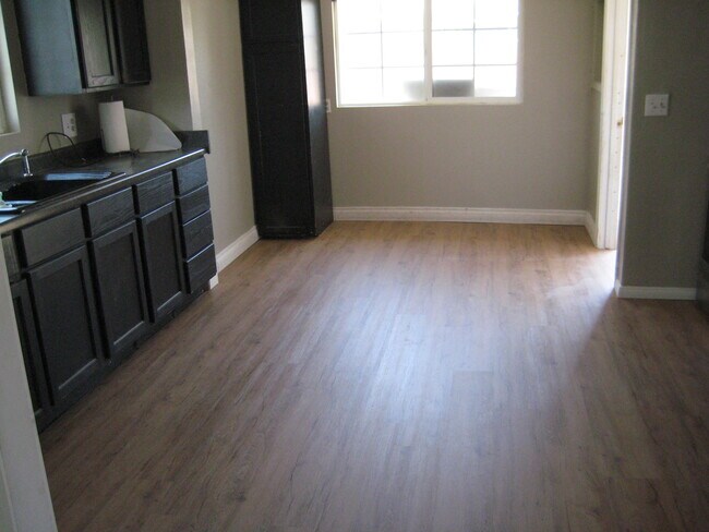 Building Photo - 253 Leighton Dr