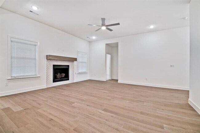 Foto del edificio - 5 Stoneleigh Ln