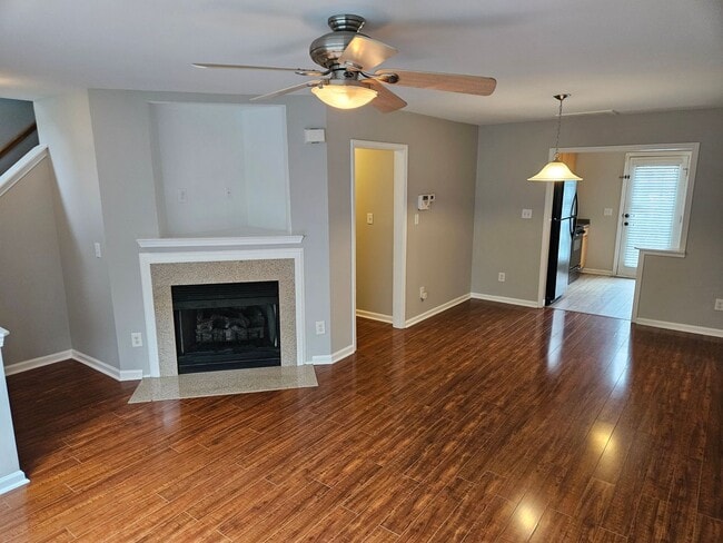 Building Photo - Fantastic Brier Creek 2br / 2.5ba Townhome! Avail Now!