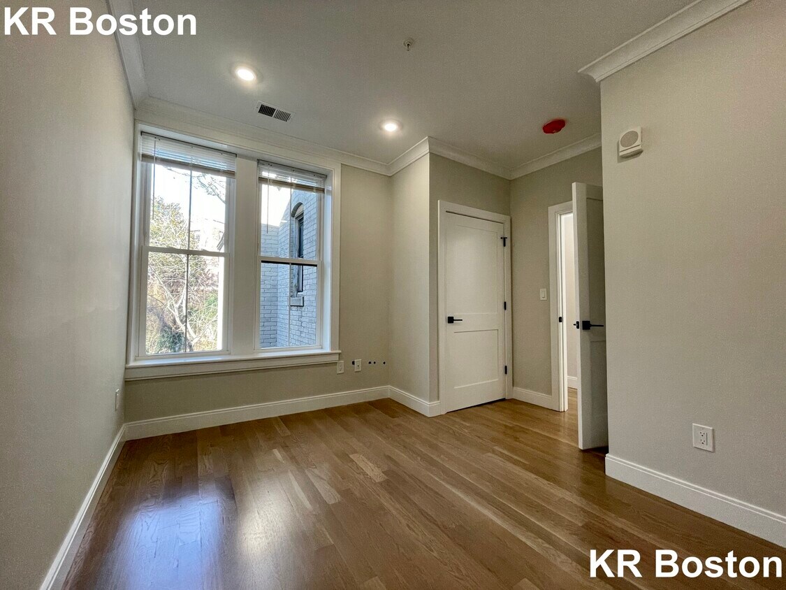 Building Photo - 49 Englewood Ave