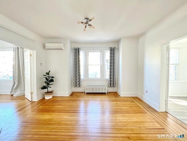 Building Photo - 28 Wessels Pl