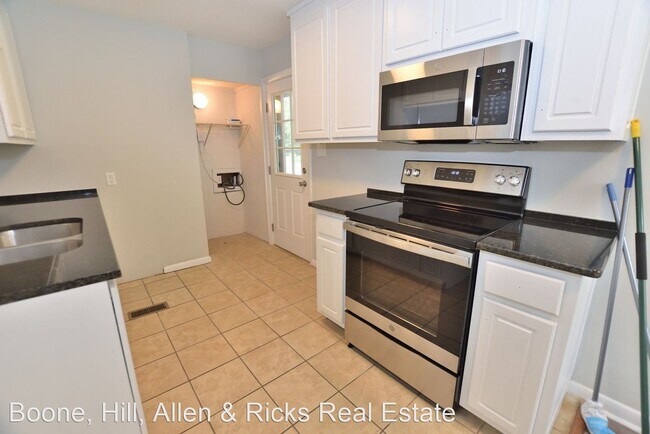 Building Photo - 3 br, 1 bath House - 321 Briarcliff Road