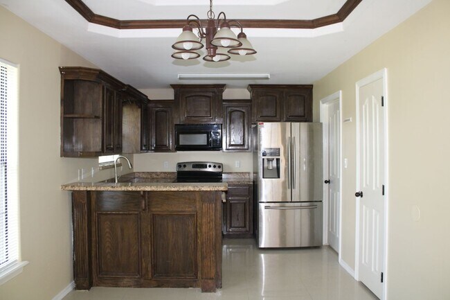 Building Photo - 201 S Ridge Ln