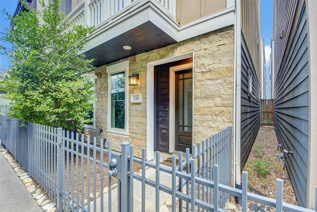 Foto del edificio - 720 N Shepherd Dr