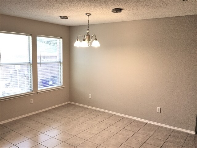 Building Photo - 1006 Bradford Ln