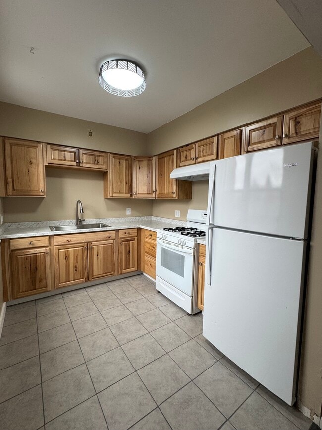 Photo - 2905 Glenmore Ave Apartment