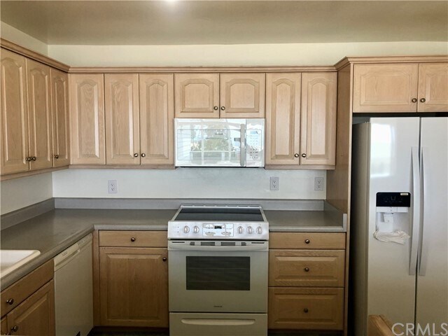 Building Photo - 220 The