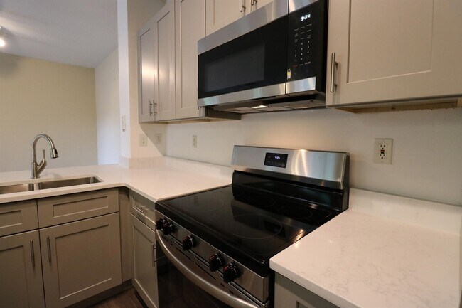 Foto del edificio - 560 Florida Club Blvd