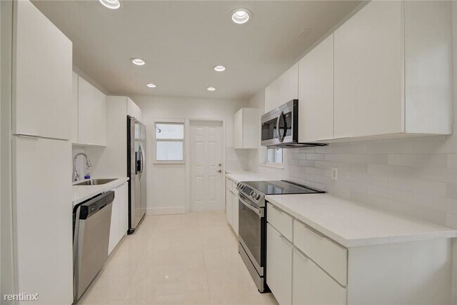 Foto del edificio - 3 br, 2 bath House - 306 NE 25th St