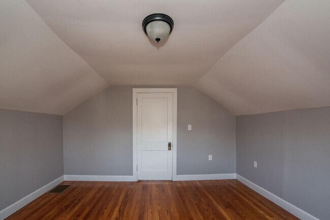 Upstairs Bedroom 2 - 4243 Zetta Ave