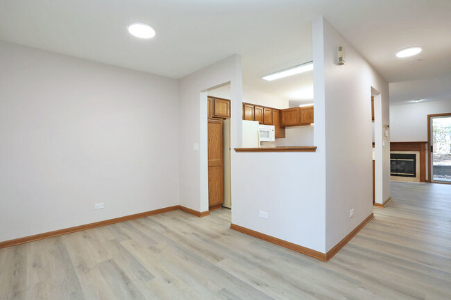 Building Photo - 724 Shady Oaks Ct