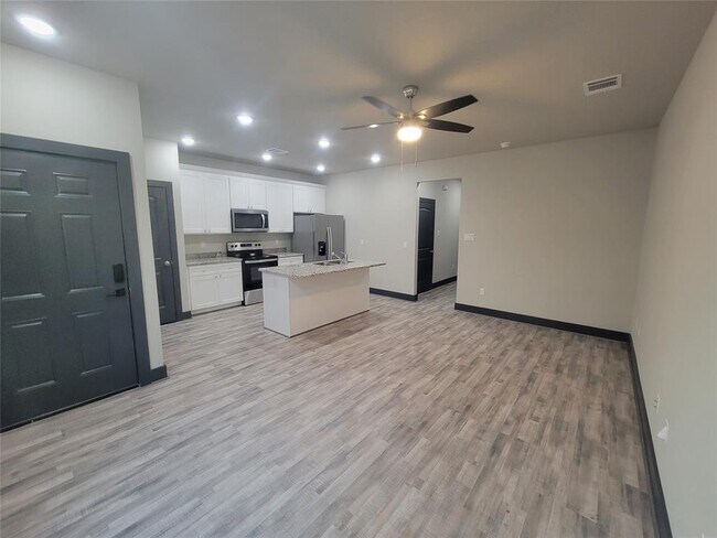 Foto del edificio - 8221 Charlesmont St