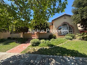 Building Photo - 11 Huerta Ave