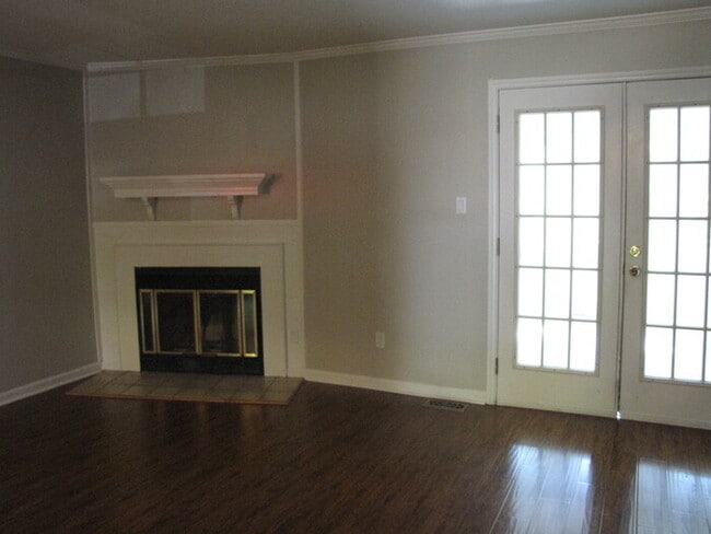 Building Photo - 629 Middleton Ave