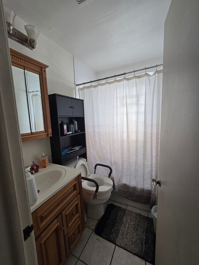 Foto del edificio - 2239 S 77th St