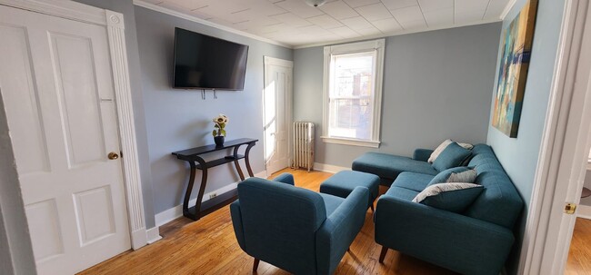 Foto del edificio - 60 Gilford Ave