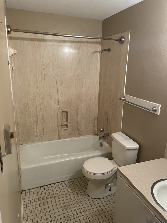 Building Photo - 837 N 6th St