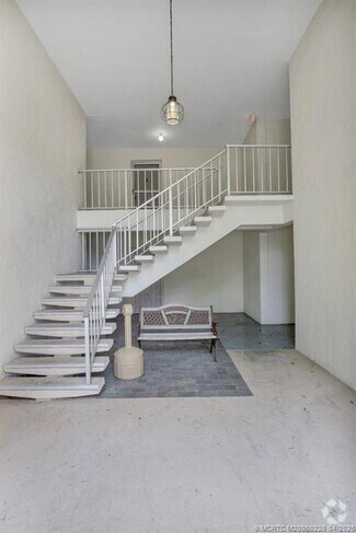 Building Photo - 950 S Kanner Hwy