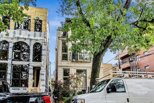 Foto del edificio - 2345 W Belden Ave