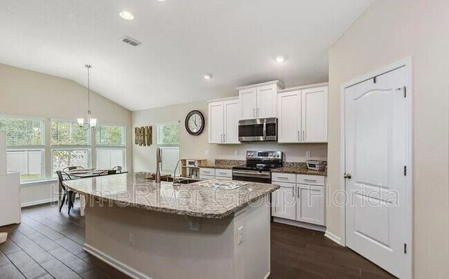 Building Photo - 12424 Jovana Rd