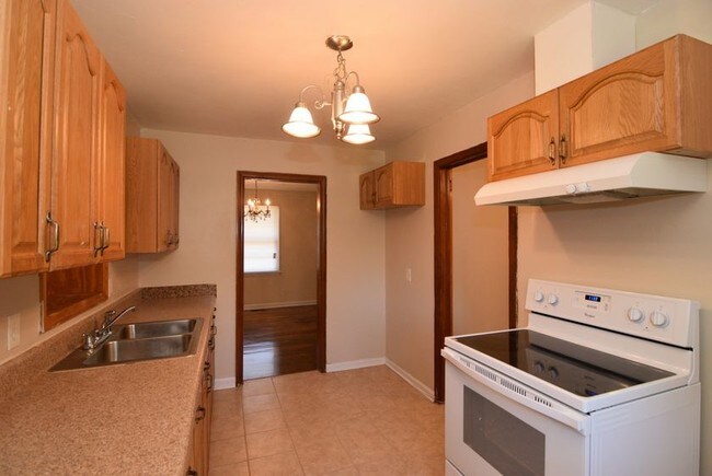 Building Photo - 1803 Lokey St