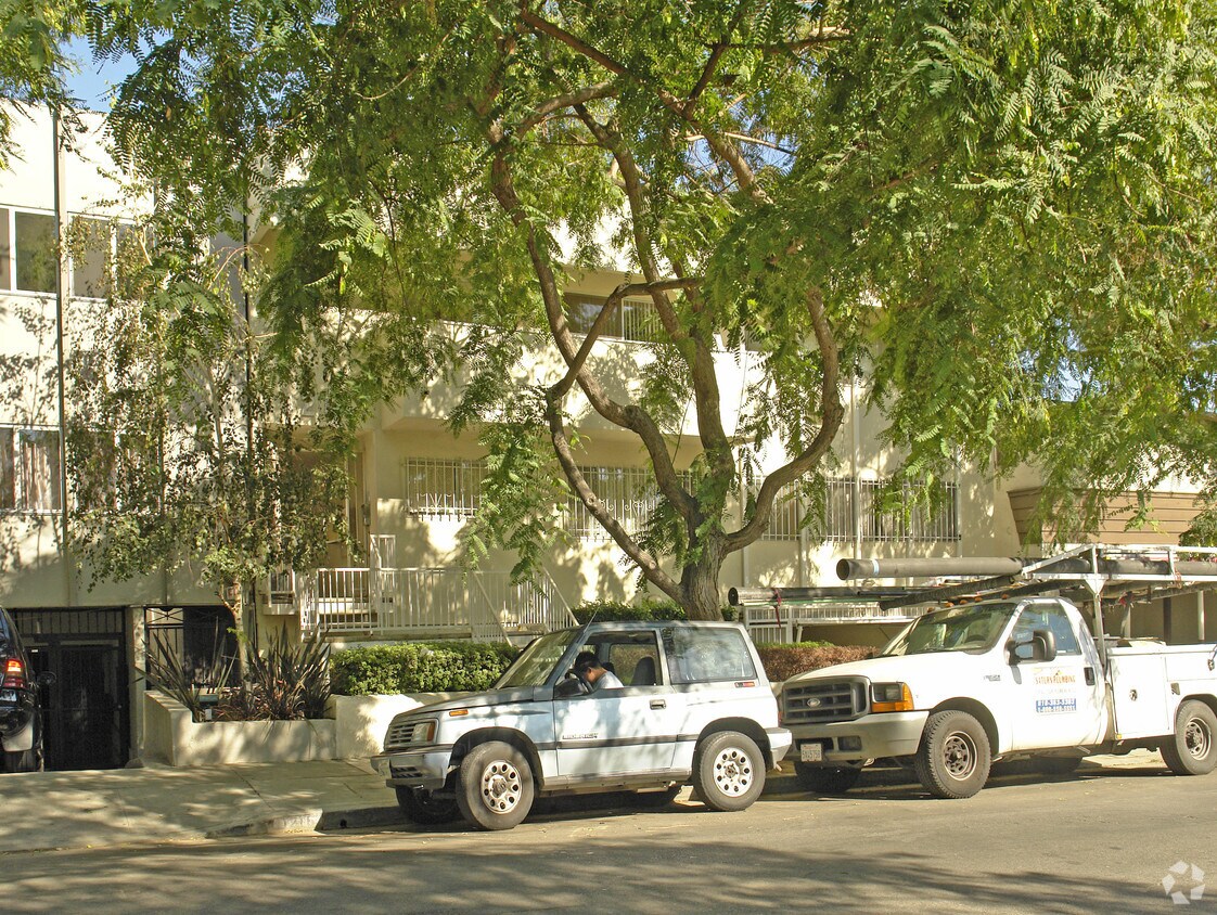 Building Photo - 1216 N Formosa Ave