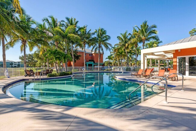 Área de la piscina - Eagle Walk Off-Campus Student Housing