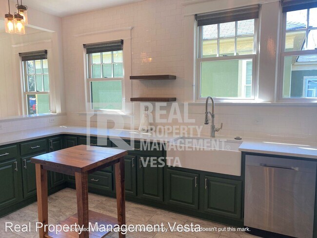 Foto del edificio - 3 br, 2 bath House - 1031 Adams St