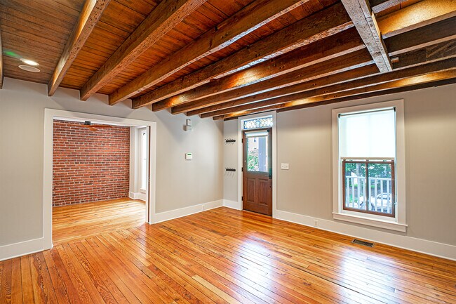 Foto del edificio - 325 D St SE