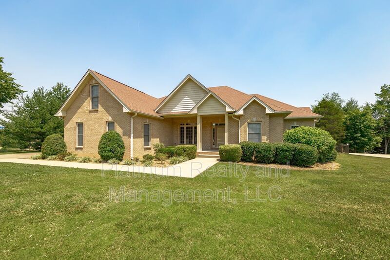 525 Royal Oaks Ct, Clarksville, TN 37043 House Rental in Clarksville