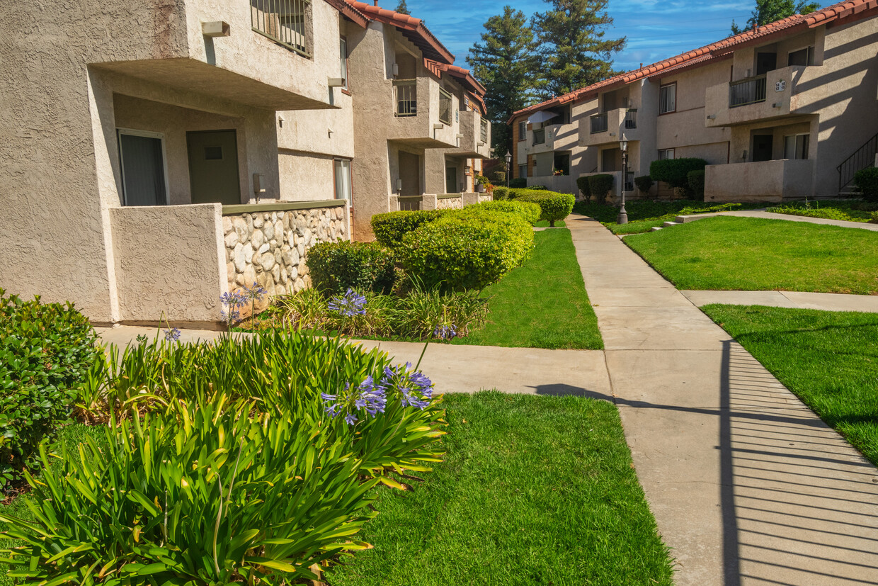 Foto principal - Monarch Terrace Apartments