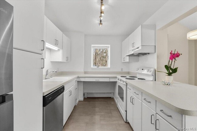 Foto del edificio - 1265 N Ridge Rd