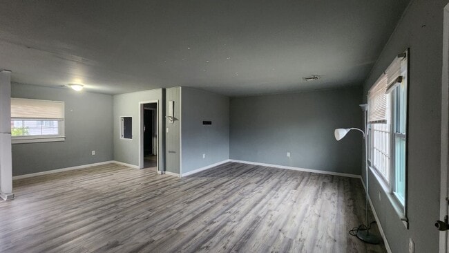 Building Photo - 20 Sussex Dr