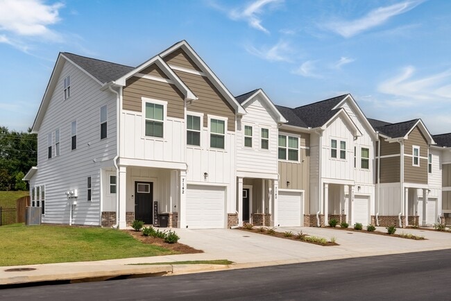 Building Photo - South Pine