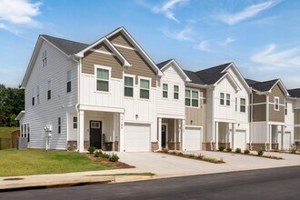 Building Photo - South Pine