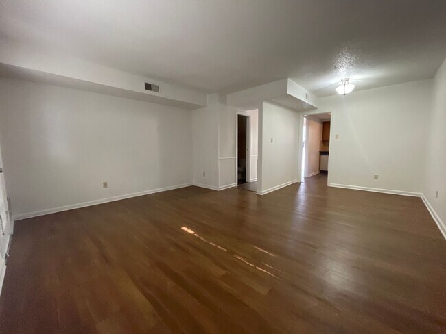 Foto del edificio - Chapel Hill Rd Townhomes