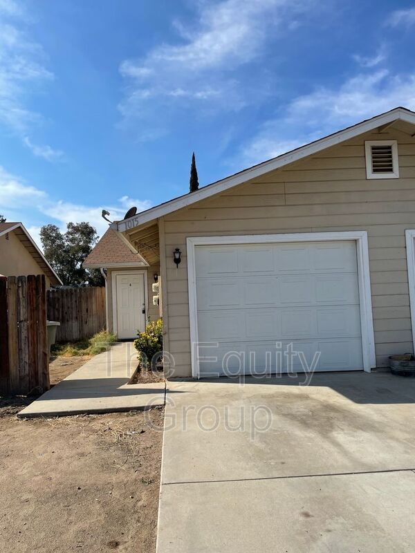 Primary Photo - 1015 N Wisconsin Way