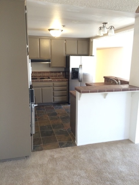 Building Photo - South Park 2br, with new carpet and paint