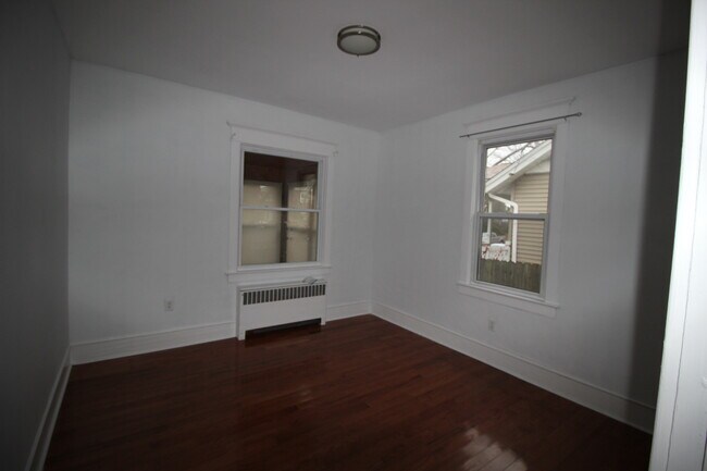 Building Photo - 1333 Longshore Ave