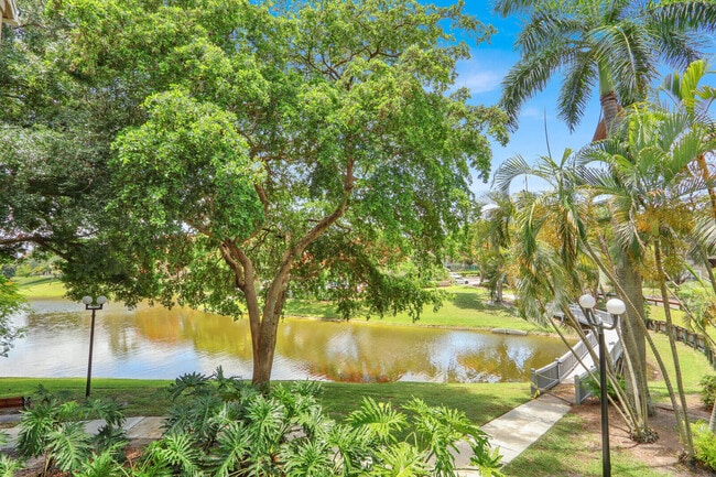 Foto del edificio - 1745 Palm Cove Blvd