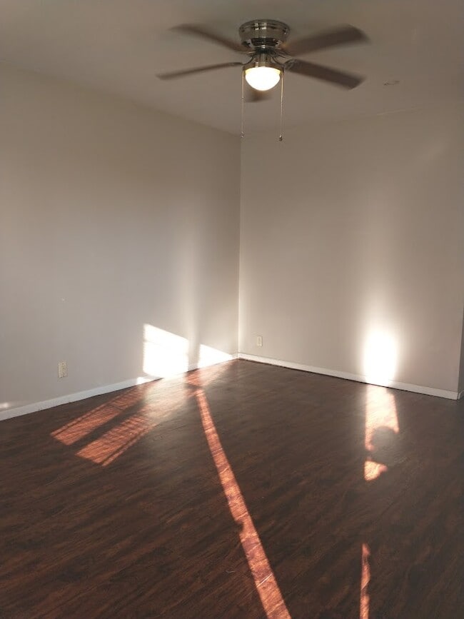 LIVING RM - 2529 HAMPTON LANE