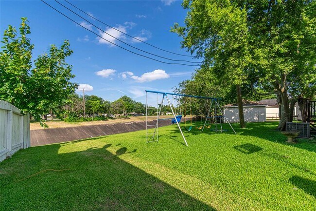 Building Photo - 515 Cruse Dr
