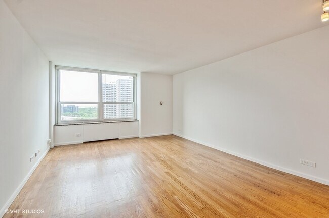 Foto del edificio - 720 W Gordon Terrace