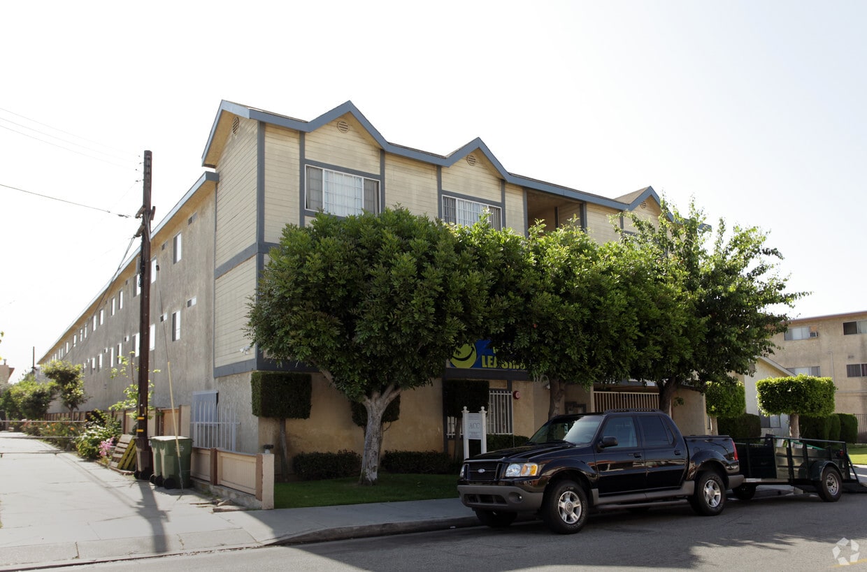 Building Photo - Summerwind Apartments