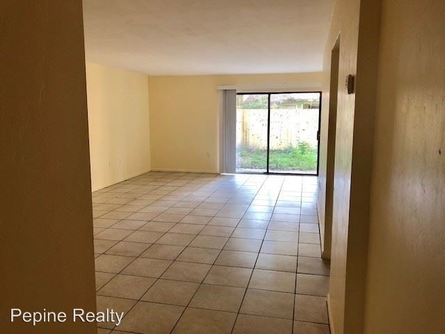 Building Photo - 6900 SW 21st Ln