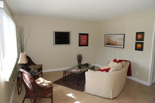 Foto del edificio - The Walnut Avenue Apartments